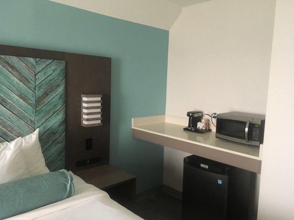 Crystal Coast Oceanfront Hotel Пайн Нолл Шорс Экстерьер фото