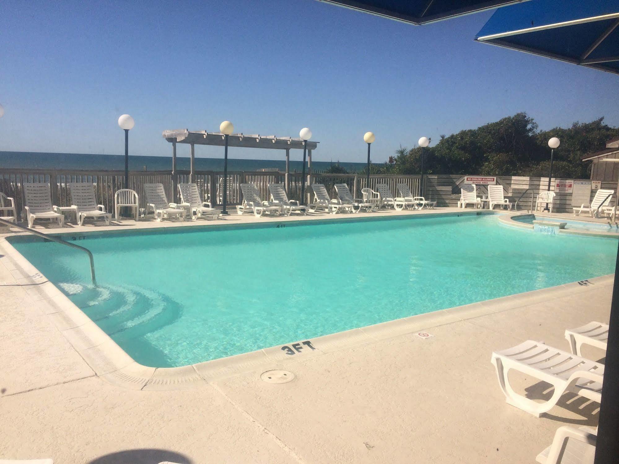 Crystal Coast Oceanfront Hotel Пайн Нолл Шорс Экстерьер фото